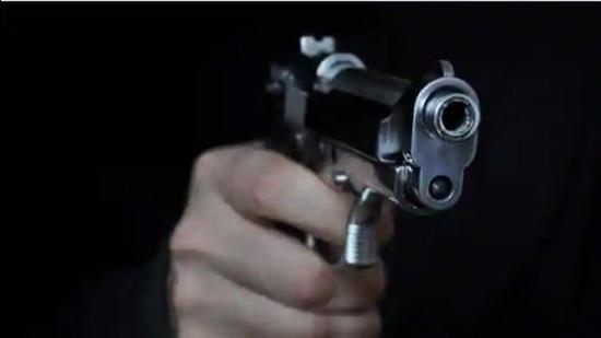 Una liquor trader Rajender Singh Rana’s driver Shyam Lal escaped unhurt when the robbers fired four shots at him while fleeing with the cash on Monday morning. (Representative image)