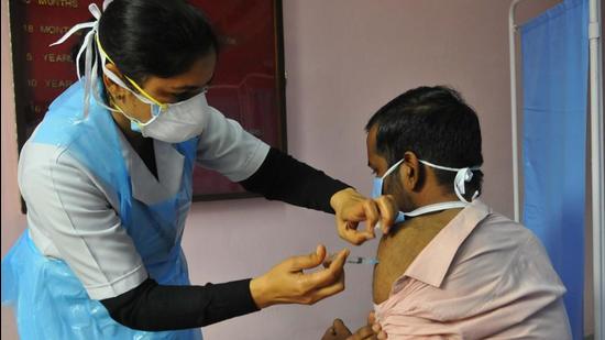 Urging people to shun hesitancy and not get demotivated by such cases, doctors said the vaccine is needed to reduce severity of the disease. (HT File Photo/For Representational Purpose Only)