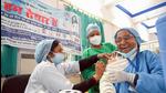 A medic administers the first dose of Covishield vaccine to a frontline workerin Jabalpur, Madhya Pradesh. (File photo)