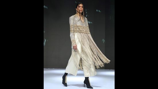 A model in a fringed ensemble by Anamika Khanna (Photo: Instagram/FDCIOfficial) A model in a fringed ensemble by Anamika Khanna (Photo: Instagram/FDCIOfficial)