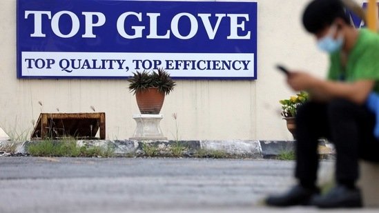 FILE PHOTO: Top Glove logo is pictured outside a factory in Klang, Malaysia December 10, 2020. REUTERS/Lim Huey Teng/File Photo(REUTERS)