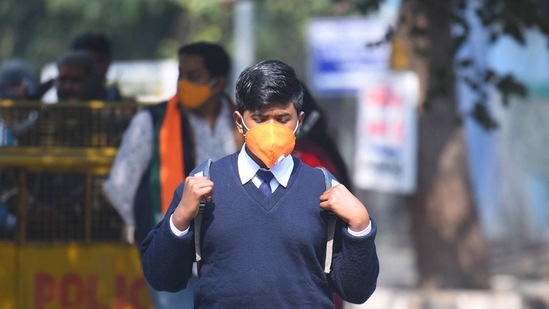 A student wearing a face mask going school after government and private schools in Delhi welcomed senior students back amid safety protocols in this file picture from February 2021. (Raj K Raj/ Hindustan Times) A student wearing a face mask going school after government and private schools in Delhi welcomed senior students back amid safety protocols in this file picture from February 2021. (Raj K Raj/ Hindustan Times)