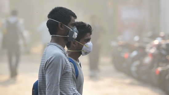 The concentration of life-shortening particles decreased by 15 per cent in New Delhi. (Biplov Bhuyan/HT Photo) The concentration of life-shortening particles decreased by 15 per cent in New Delhi. (Biplov Bhuyan/HT Photo)