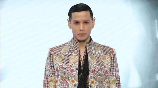 Anamika Khanna introduces off-kilter menswear at FDCI X Lakme Fashion Week in her opening show (Photo: Instagram/FDCIOfficial)