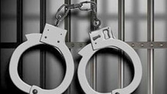 Arrest-handcuffs. Arrest-handcuffs.