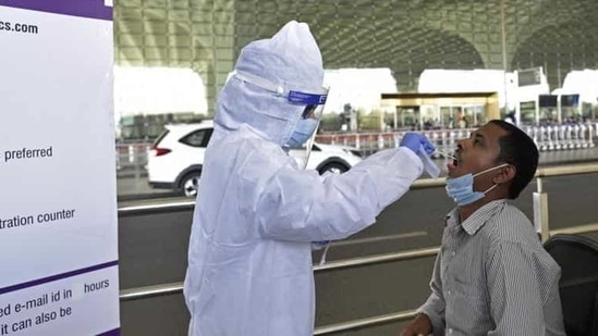 Mumbai today recorded 1,922 fresh Covid-19 cases, taking the tally to 3,47,581. Four deaths in the last 24 hours took the toll to 11,539. Mumbai today recorded 1,922 fresh Covid-19 cases, taking the tally to 3,47,581. Four deaths in the last 24 hours took the toll to 11,539.