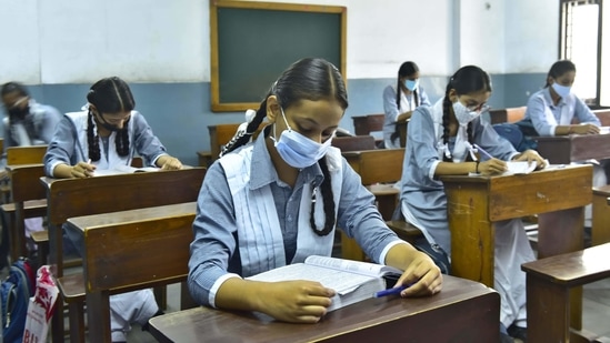 However, the Bihar government assured the House it would look into the matter pertaining to private schools collecting fees from parents for the last one academic year when schools were shut due to Covid-19 pandemic.(HT file) However, the Bihar government assured the House it would look into the matter pertaining to private schools collecting fees from parents for the last one academic year when schools were shut due to Covid-19 pandemic.(HT file)