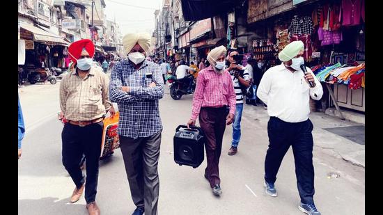 Health department staff during an awareness drive at Chaura Bazaar in Ludhiana on Tuesday. (HT Photo)