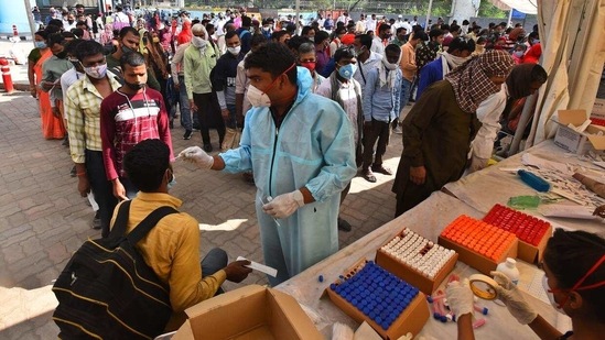 Delhi ministry data also showed that 70,049 samples were tested for the coronavirus disease in the last 24 hours. (HT Photo) Delhi ministry data also showed that 70,049 samples were tested for the coronavirus disease in the last 24 hours. (HT Photo)