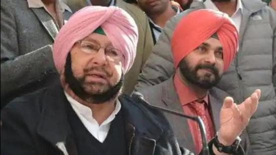 The meeting on Wednesday will be the second between chief minister Capt Amarinder Singh and his former cabinet colleague Navjot Singh Sidhu in four months. The two had met for nearly an hour at Capt Amarinder‘s farmhouse in Siswan near Chandigarh in November. (HT file photo)