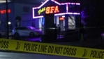 Fita da cena do crime cerca Gold Spa após tiroteios mortais em uma sala de massagens e spas de dois dias na área de Atlanta, em Atlanta, Geórgia, EUA. (Reuters)