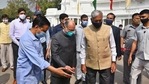 (From left) Delhi L-G Anil Baijal, chief minister Arvind Kejriwal and assembly speaker Ram Niwas Goel.( Raj K Raj/HT PHOTO) (From left) Delhi L-G Anil Baijal, chief minister Arvind Kejriwal and assembly speaker Ram Niwas Goel.( Raj K Raj/HT PHOTO)