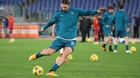 FILE PHOTO: Soccer Football - Serie A - AS Roma v AC Milan - Stadio Olimpico, Rome, Italy - February 28, 2021 AC Milan's Zlatan Ibrahimovic during the warm up before the match REUTERS/Alberto Lingria/File Photo(REUTERS)