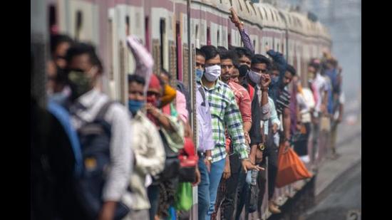 Local train services resumed for the general public on February 1. (Pratik Chorge/HT PHOTO) Local train services resumed for the general public on February 1. (Pratik Chorge/HT PHOTO)