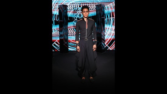 A model in an ensemble from S&N by Shantanu and Nikhil’s #SNSafari (Photo: Instagram/FDCIOfficial) A model in an ensemble from S&N by Shantanu and Nikhil’s #SNSafari (Photo: Instagram/FDCIOfficial)