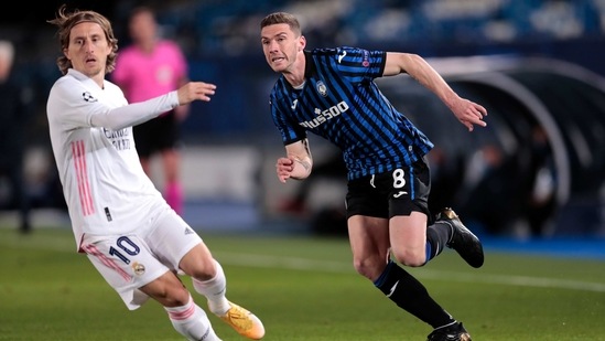 Atalanta's Robin Gosens fights for the ball against Real Madrid's Luka Modric during the Champions League, round of 16, second leg soccer match between Atalanta and Real Madrid at the Alfredo di Stefano stadium in Madrid, Spain, Tuesday, March 16, 2021.(AP)