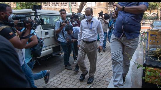 Sachin Vaze at police commissioner’s office in Mumbai. (HT FILE)