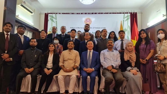 The Embassy of the Socialist Republic of Vietnam in New Delhi has signed MoUs with three Indian institutions for the establishment of Ambassadors scholarship programme for students of Vietnam to study undergraduate and postgraduate courses. (Hand out) The Embassy of the Socialist Republic of Vietnam in New Delhi has signed MoUs with three Indian institutions for the establishment of Ambassadors scholarship programme for students of Vietnam to study undergraduate and postgraduate courses. (Hand out)