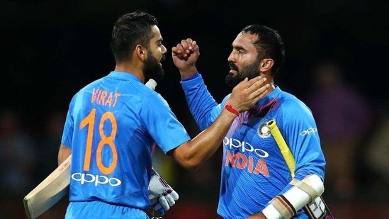 Virat Kohli and Dinesh Karthik (Twitter)