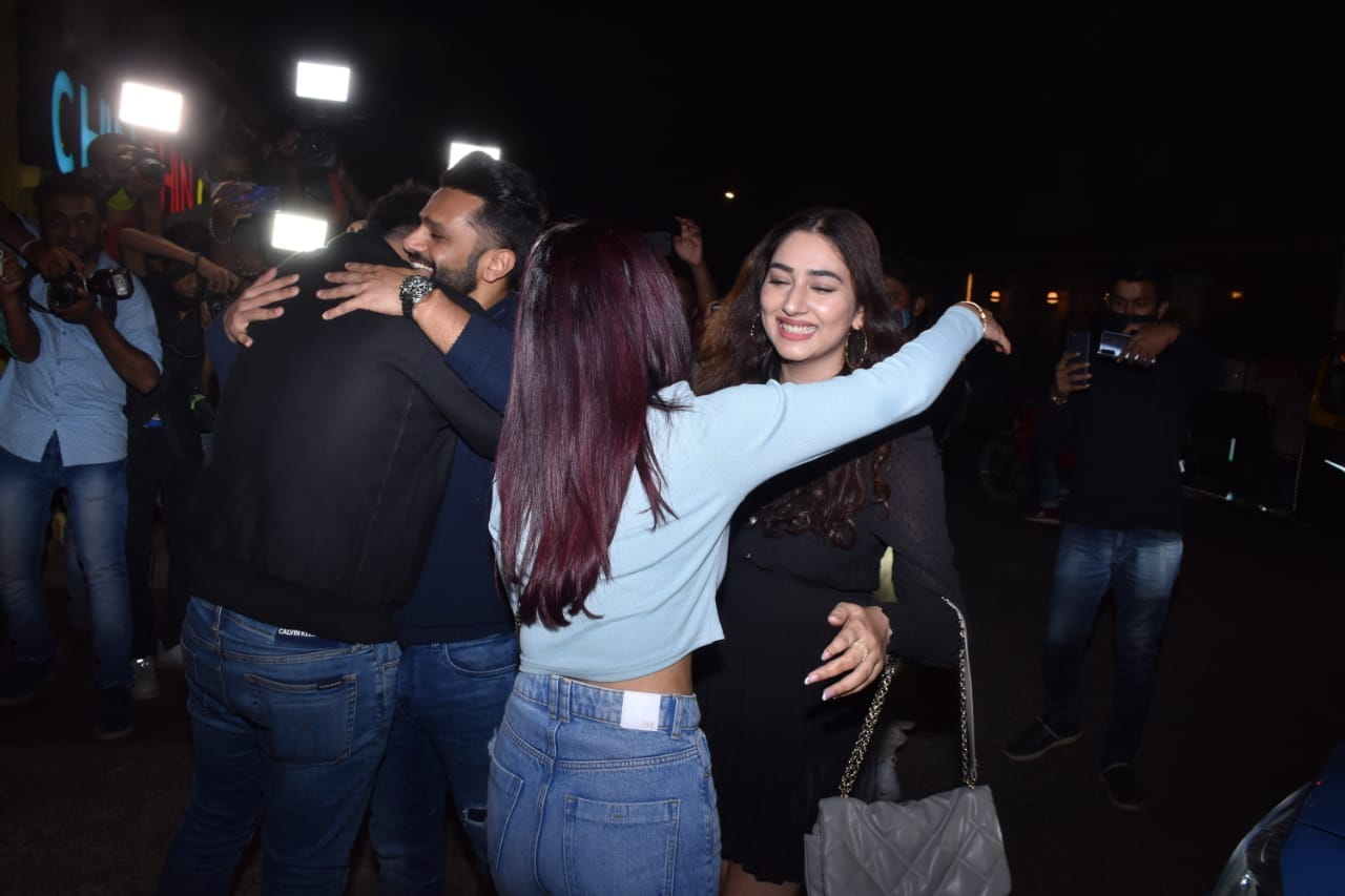 Aly hugs Rahul while Disha hugs Jasmin upon seeing each other. (Varinder Chawla) Aly hugs Rahul while Disha hugs Jasmin upon seeing each other. (Varinder Chawla)