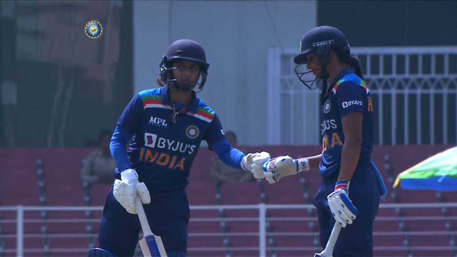 After the hosts lost three early wickets, experienced players in Mithali Raj (left) and Harmanpreet Kaur steadied India's innings. Unfortunately, the latter retired hurt just when the run flow started to increase.