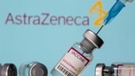 A AstraZeneca disse no domingo que uma revisão dos dados de segurança de mais de 17 milhões de pessoas vacinadas no Reino Unido e na União Europeia com sua vacina não mostrou nenhuma evidência de aumento do risco de coágulos sanguíneos. (REUTERS)