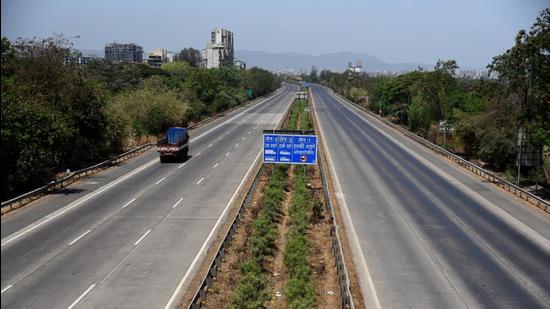 Mumbai-Pune Expressway. (HT FILE) Mumbai-Pune Expressway. (HT FILE)