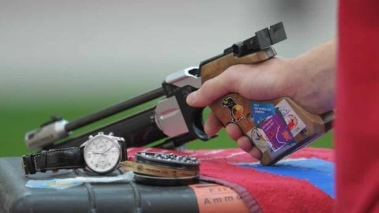 Saurabh Chaudhary shot a total of 243.7 in the 10m air pistol event to win the gold medal at the ISSF Junior World Cup.(Twitter) Saurabh Chaudhary shot a total of 243.7 in the 10m air pistol event to win the gold medal at the ISSF Junior World Cup.(Twitter)