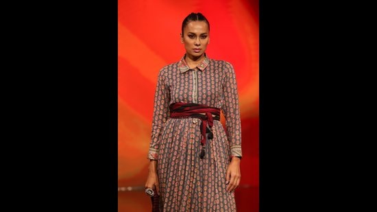 Maharani of modern minimalism and revivalist - Ritu Kumar delighted the fashion cognoscenti with her refreshing take on yarn dyes and a jingle-jangle of floral prints. (Photo: Instagram/FDCIOfficial) Maharani of modern minimalism and revivalist - Ritu Kumar delighted the fashion cognoscenti with her refreshing take on yarn dyes and a jingle-jangle of floral prints. (Photo: Instagram/FDCIOfficial)