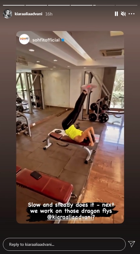 Kiara Advani does leg raises (Instagram story/ kiaraaliaadvani)