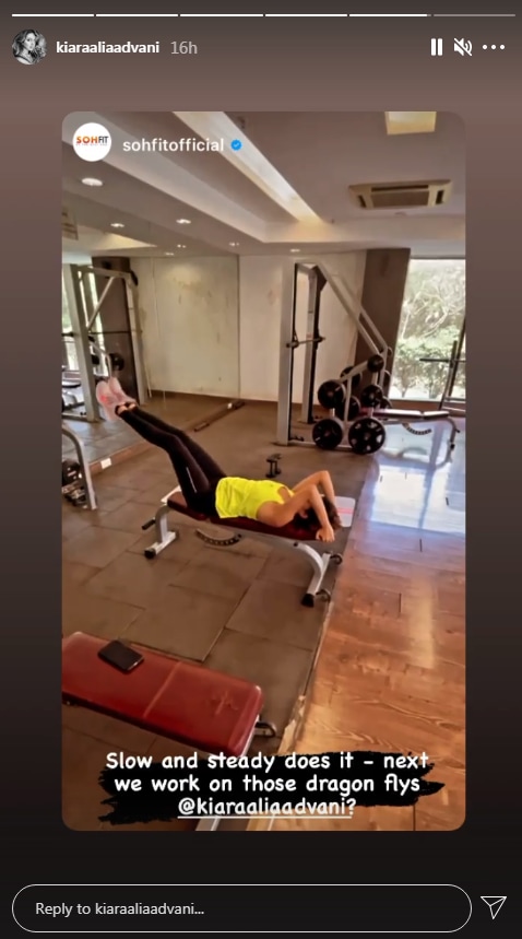 Kiara Advani does leg raises (Instagram story/ kiaraaliaadvani)