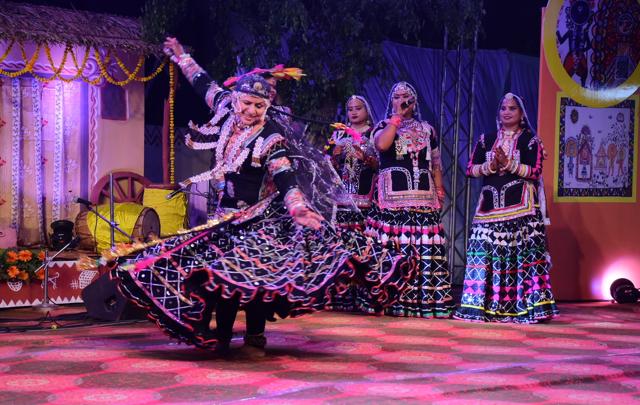 Gulabo Sapera performing in Lucknow. (Deepak Gupta/HT) Gulabo Sapera performing in Lucknow. (Deepak Gupta/HT)
