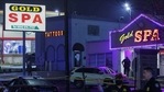 Policiais da cidade de Atlanta são vistos fora de Gold Spa após tiroteios mortais em uma sala de massagens e dois spas de um dia na área de Atlanta, em Atlanta, Geórgia, EUA, 16 de março de 2021 (REUTERS).