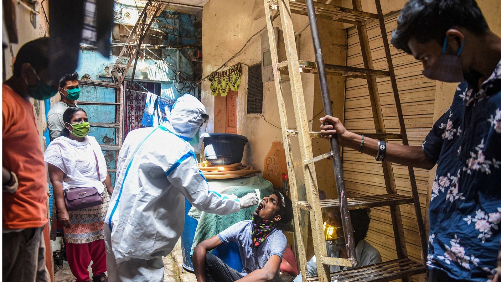 Maharashtra records 25,681 new cases of Covid-19, Mumbai crosses 3,000-mark - Hindustan Times