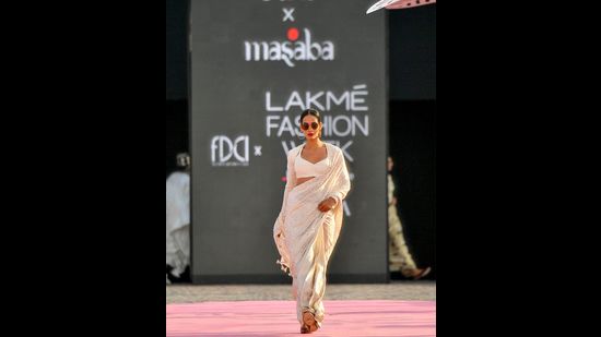 Upbeat and utilitarian, chic and craft-centric - Masaba’s world is always an avant-garde collage. (Photo: Instagram/FDCIOfficial) Upbeat and utilitarian, chic and craft-centric - Masaba’s world is always an avant-garde collage. (Photo: Instagram/FDCIOfficial)