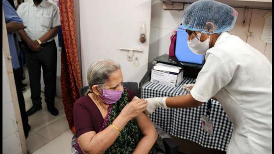 Experts suggest that patients with comorbidities should get vaccinated as soon as possible as they are high-risk patients just like senior citizens. (HT PHOTO) Experts suggest that patients with comorbidities should get vaccinated as soon as possible as they are high-risk patients just like senior citizens. (HT PHOTO)