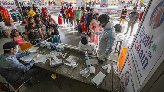 The coronavirus cases in several states are showing an upward trend, the top five states being Maharashtra, Punjab, Karnataka, Gujarat and Tamil Nadu.(PTI) The coronavirus cases in several states are showing an upward trend, the top five states being Maharashtra, Punjab, Karnataka, Gujarat and Tamil Nadu.(PTI)