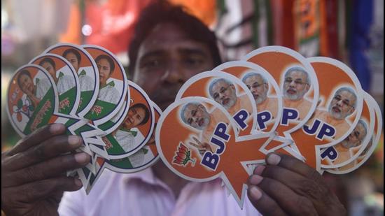 Merchandise of political parties displayed for sale ahead of the West Bengal Assembly elections at Burrabazar in Kolkata. Bengal goes to polls on March 27. (Samir Jana/HT PHOTO.) Merchandise of political parties displayed for sale ahead of the West Bengal Assembly elections at Burrabazar in Kolkata. Bengal goes to polls on March 27. (Samir Jana/HT PHOTO.)