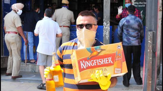 The department had offered 96 vends, up from 94 in 2020-2021, but it didn’t receive any bid for 16 vends. (HT File Photo/For Representational Purpose Only) The department had offered 96 vends, up from 94 in 2020-2021, but it didn’t receive any bid for 16 vends. (HT File Photo/For Representational Purpose Only)