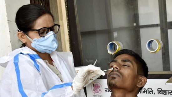 A medic collecting a swab sample from a man for Covid-19 testing at Gardiner hospital in Patna. (Santosh Kumar/HT PHOTO) A medic collecting a swab sample from a man for Covid-19 testing at Gardiner hospital in Patna. (Santosh Kumar/HT PHOTO)