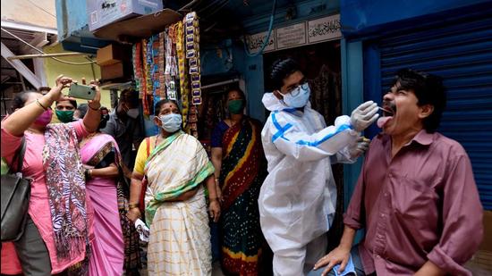 A BMC healthcare worker collects swab samples of Dharavi residents. (Satish Bate/HT Photo) A BMC healthcare worker collects swab samples of Dharavi residents. (Satish Bate/HT Photo)