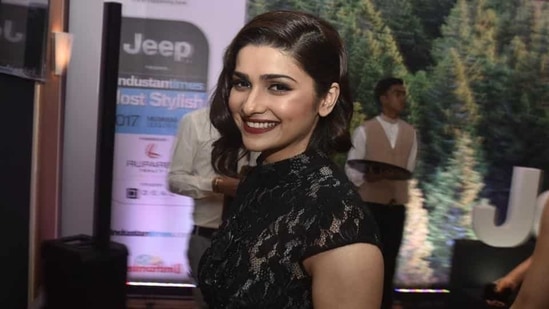 Showing off her dazzling smile, actor Prachi Desai looks gorgeous in a black dress, topping it with a retro-esque bob. (Pratik Chorge/HT Photo)