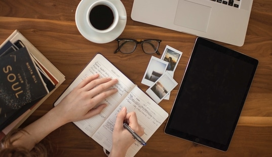 Researchers say that the unique, complex, spatial and tactile information associated with writing by hand on physical paper is likely what leads to improved memory. (Unsplash) Researchers say that the unique, complex, spatial and tactile information associated with writing by hand on physical paper is likely what leads to improved memory. (Unsplash)
