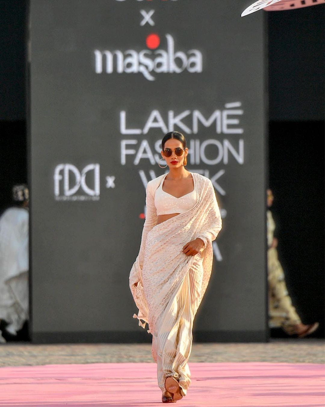 Upbeat and utilitarian, chic and craft-centric - Masaba’s world is always an avant-garde collage. (Photo: Instagram/FDCIOfficial) Upbeat and utilitarian, chic and craft-centric - Masaba’s world is always an avant-garde collage. (Photo: Instagram/FDCIOfficial)