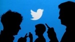 FILE PHOTO: People holding mobile phones are silhouetted against a backdrop projected with the Twitter logo in this illustration picture taken September 27, 2013. REUTERS/Kacper Pempel/Illustration (REUTERS) FILE PHOTO: People holding mobile phones are silhouetted against a backdrop projected with the Twitter logo in this illustration picture taken September 27, 2013. REUTERS/Kacper Pempel/Illustration (REUTERS)