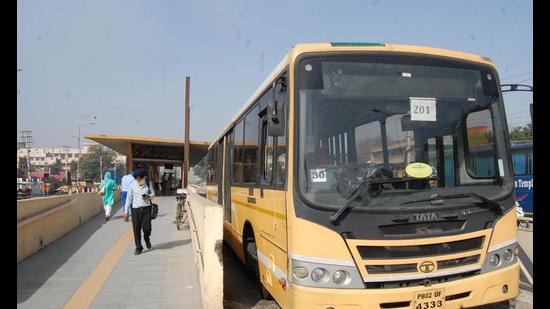 A Bus Rapid Transit System (BRTS) vehicle plying on the track in Amritsar on Saturday (Sameer Sehgal /HT) A Bus Rapid Transit System (BRTS) vehicle plying on the track in Amritsar on Saturday (Sameer Sehgal /HT)