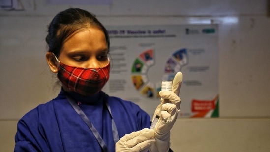 A health worker prepares a dose of vaccine during a vaccination drive, at Kukreja Hospital, Bali Nagar, in New Delhi. (Sanchit Khanna / Hindustan Times) A health worker prepares a dose of vaccine during a vaccination drive, at Kukreja Hospital, Bali Nagar, in New Delhi. (Sanchit Khanna / Hindustan Times)