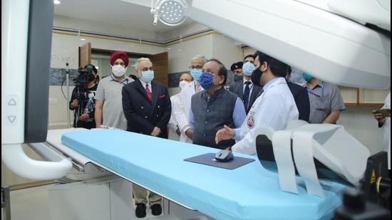 Union health minister Dr Harsh Vardhan was at the PGIMER, Chandigarh, to inaugurate multiple facilities. (HT Photo)