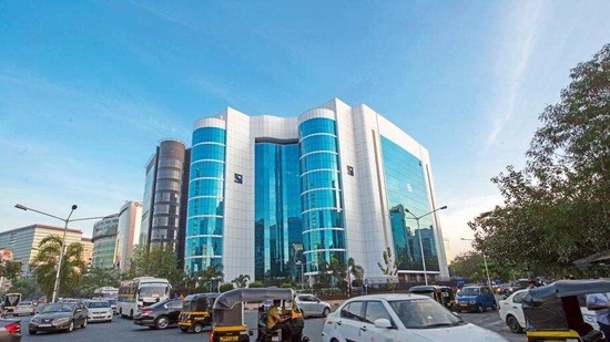 Sebi is likely to change the valuation metrics for AT1 bonds in a phased manner in the coming years and, eventually, all perpetual bonds will be valued as 100-year bonds. (MINT) Sebi is likely to change the valuation metrics for AT1 bonds in a phased manner in the coming years and, eventually, all perpetual bonds will be valued as 100-year bonds. (MINT)