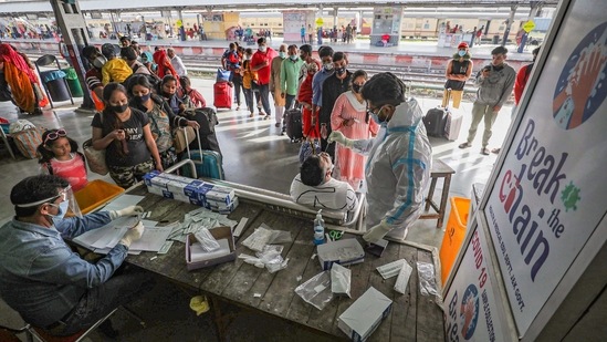 The coronavirus cases in several states are showing an upward trend, the top five states being Maharashtra, Punjab, Karnataka, Gujarat and Tamil Nadu.(PTI) The coronavirus cases in several states are showing an upward trend, the top five states being Maharashtra, Punjab, Karnataka, Gujarat and Tamil Nadu.(PTI)